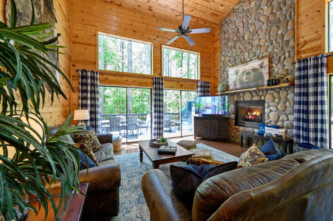 Hickory Bear - Cabin Surrounded By Pines, Sleeps 10, Hot Tub, Fire Pit, Arcade, Foosball Table & Deck Slide Broken Bow Eksteriør billede