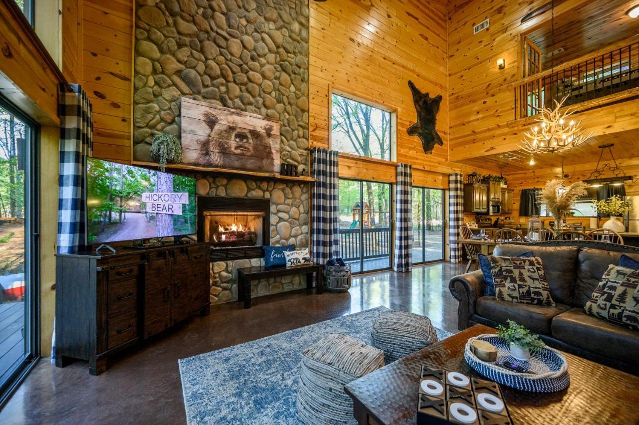 Hickory Bear - Cabin Surrounded By Pines, Sleeps 10, Hot Tub, Fire Pit, Arcade, Foosball Table & Deck Slide Broken Bow Eksteriør billede