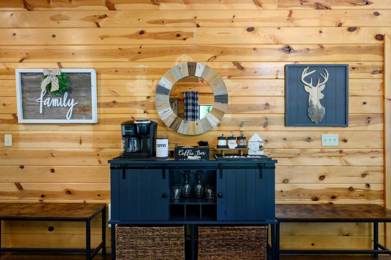 Hickory Bear - Cabin Surrounded By Pines, Sleeps 10, Hot Tub, Fire Pit, Arcade, Foosball Table & Deck Slide Broken Bow Eksteriør billede