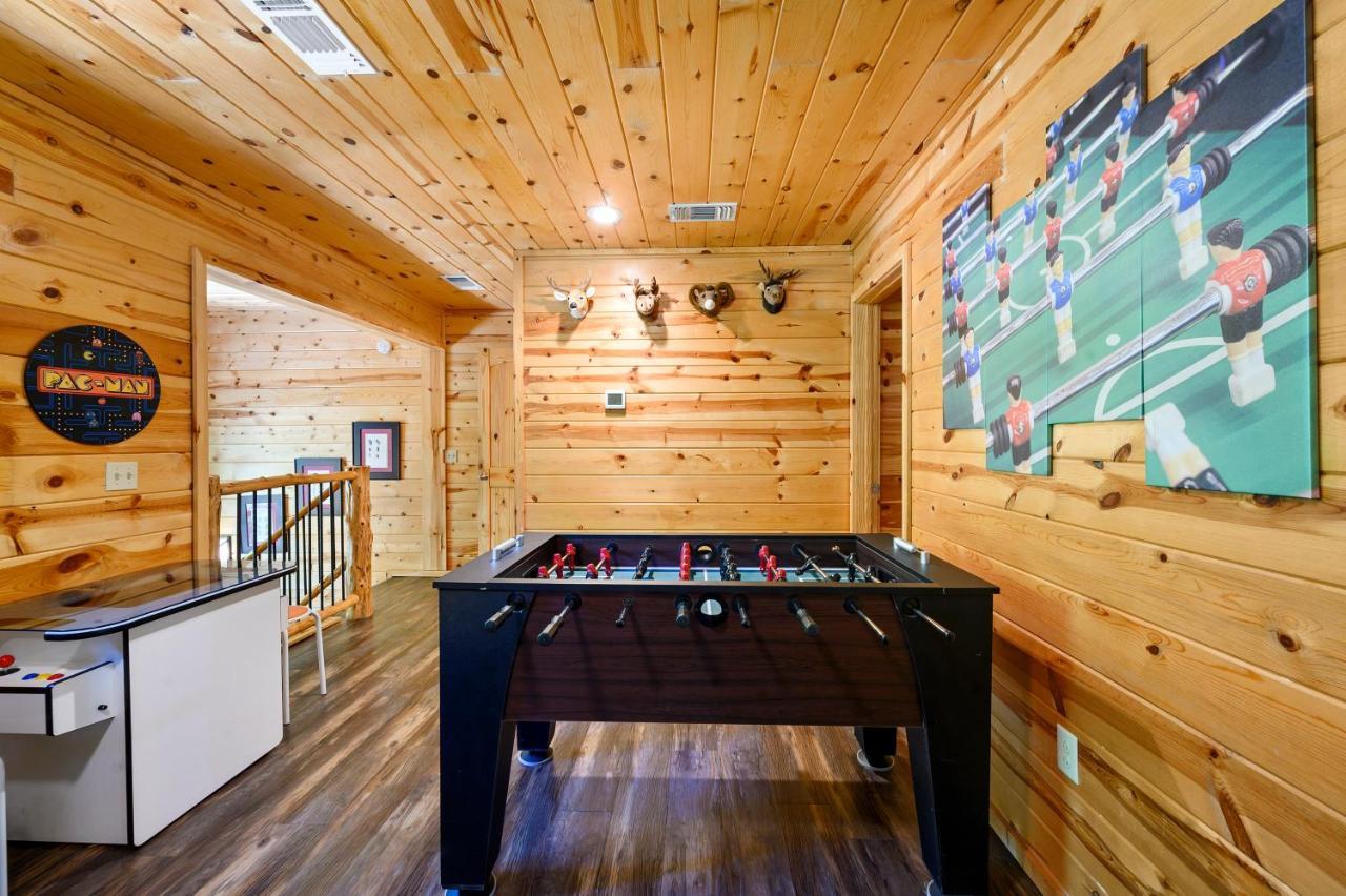 Hickory Bear - Cabin Surrounded By Pines, Sleeps 10, Hot Tub, Fire Pit, Arcade, Foosball Table & Deck Slide Broken Bow Eksteriør billede