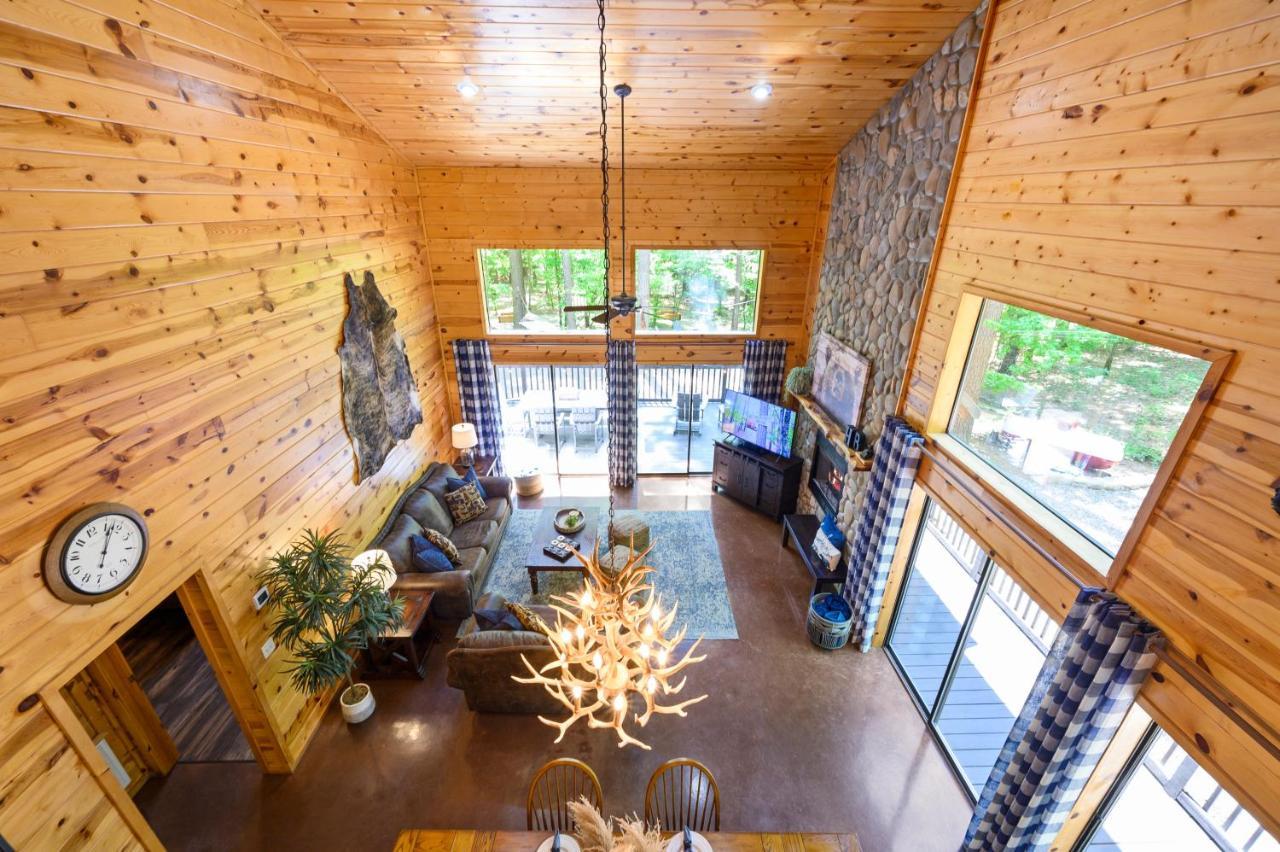 Hickory Bear - Cabin Surrounded By Pines, Sleeps 10, Hot Tub, Fire Pit, Arcade, Foosball Table & Deck Slide Broken Bow Eksteriør billede
