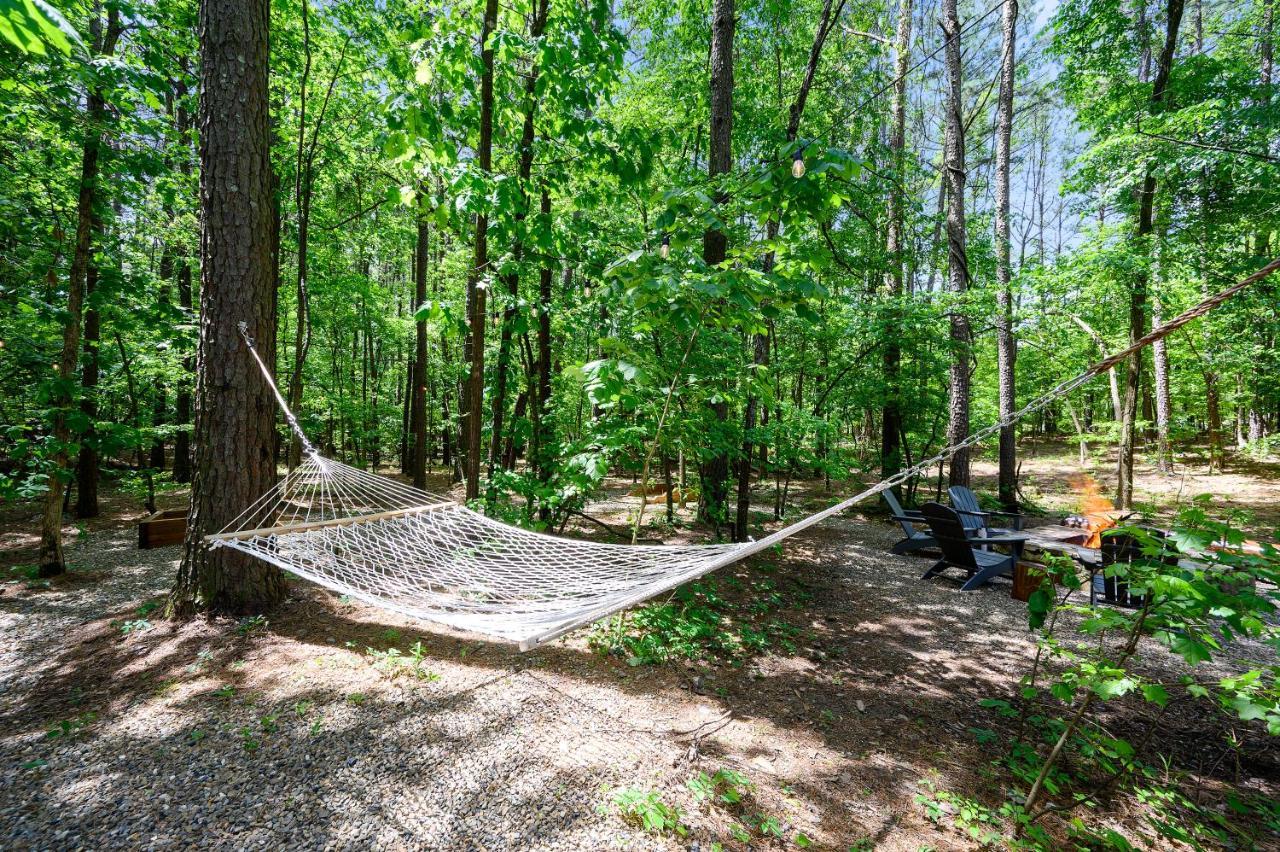 Hickory Bear - Cabin Surrounded By Pines, Sleeps 10, Hot Tub, Fire Pit, Arcade, Foosball Table & Deck Slide Broken Bow Eksteriør billede