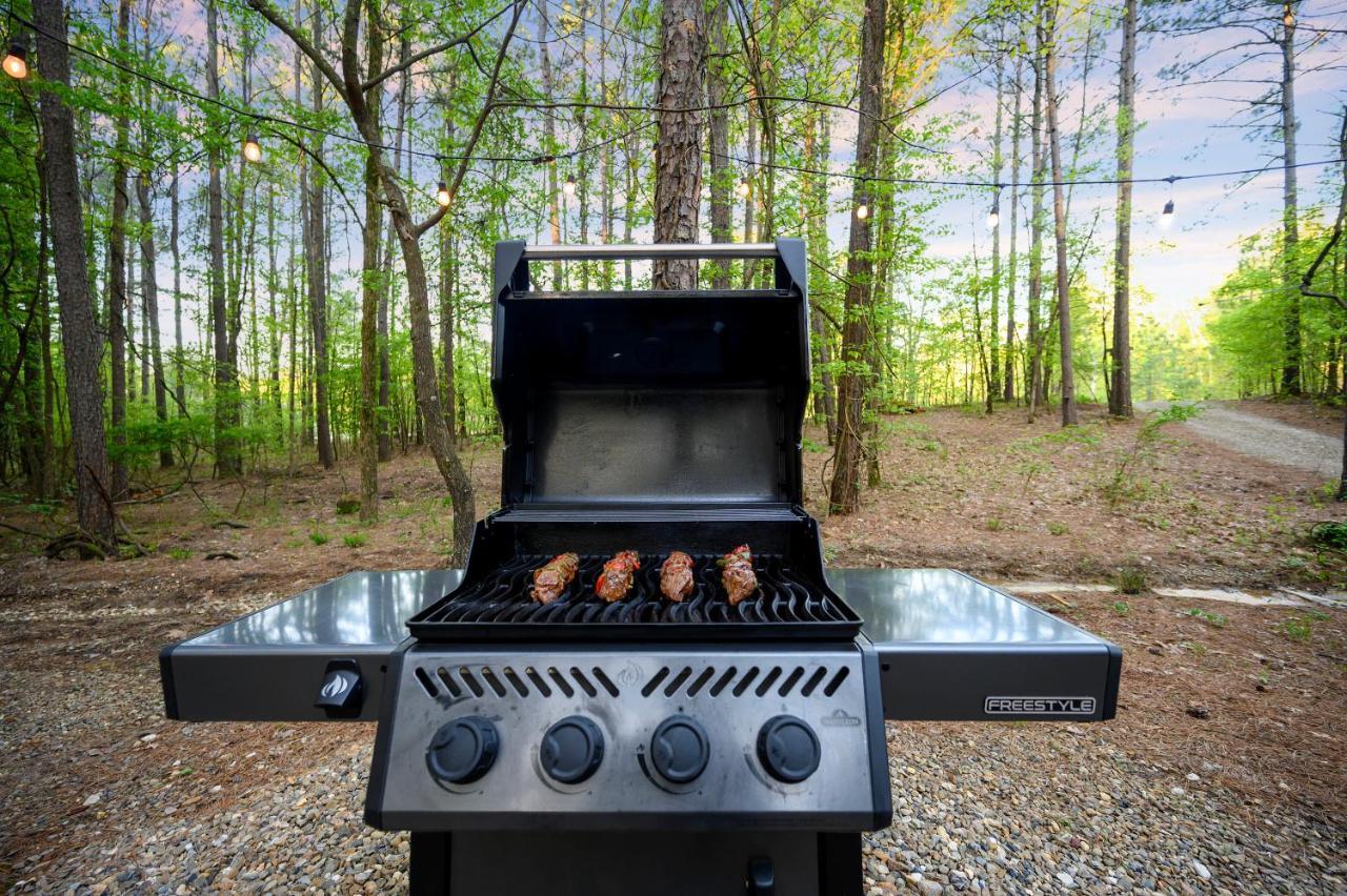 Hickory Bear - Cabin Surrounded By Pines, Sleeps 10, Hot Tub, Fire Pit, Arcade, Foosball Table & Deck Slide Broken Bow Eksteriør billede