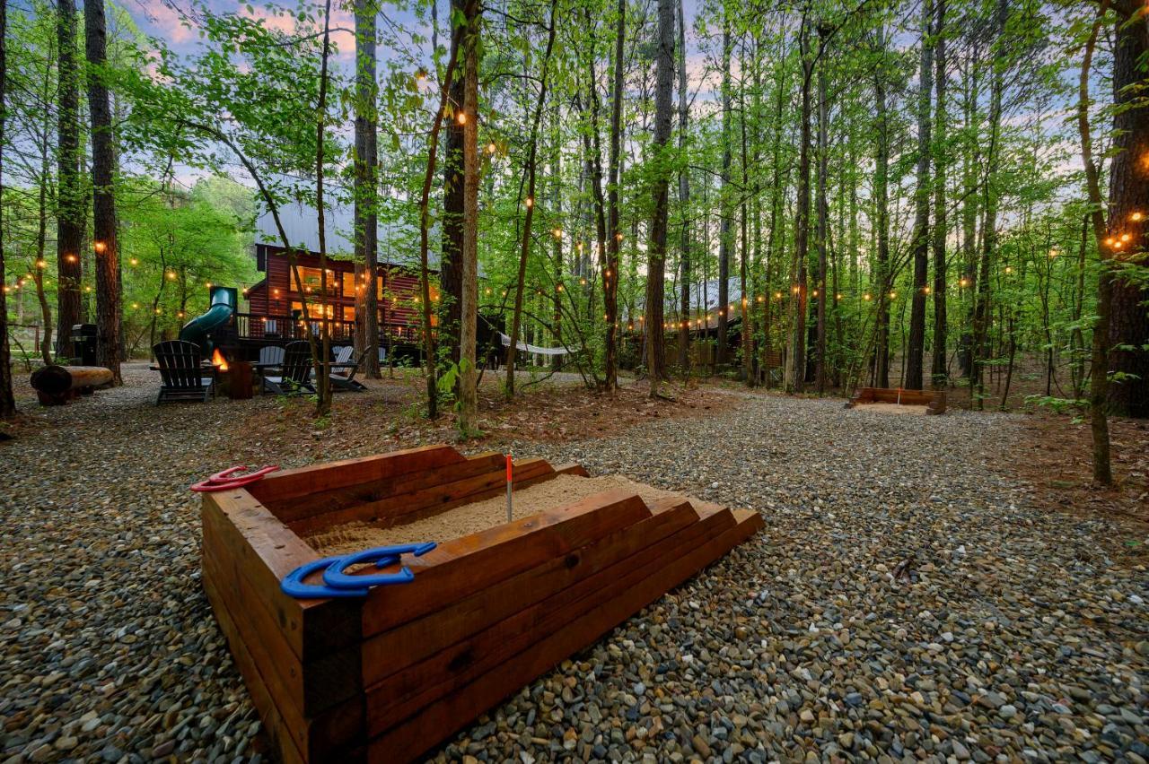 Hickory Bear - Cabin Surrounded By Pines, Sleeps 10, Hot Tub, Fire Pit, Arcade, Foosball Table & Deck Slide Broken Bow Eksteriør billede