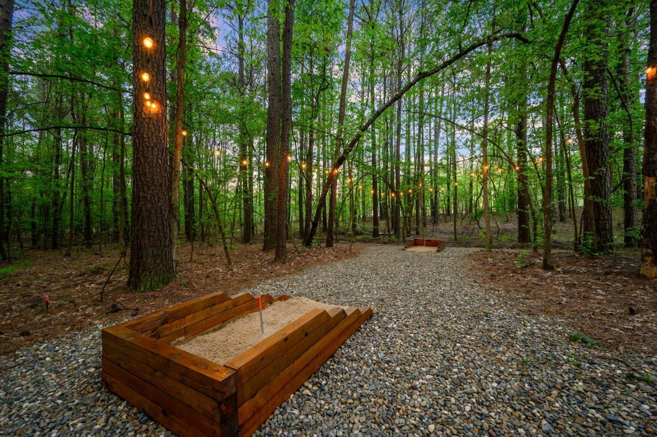 Hickory Bear - Cabin Surrounded By Pines, Sleeps 10, Hot Tub, Fire Pit, Arcade, Foosball Table & Deck Slide Broken Bow Eksteriør billede