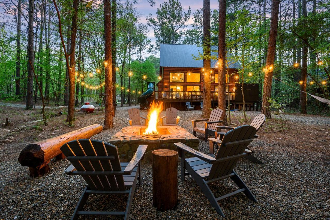 Hickory Bear - Cabin Surrounded By Pines, Sleeps 10, Hot Tub, Fire Pit, Arcade, Foosball Table & Deck Slide Broken Bow Eksteriør billede