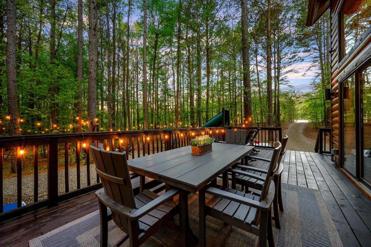Hickory Bear - Cabin Surrounded By Pines, Sleeps 10, Hot Tub, Fire Pit, Arcade, Foosball Table & Deck Slide Broken Bow Eksteriør billede
