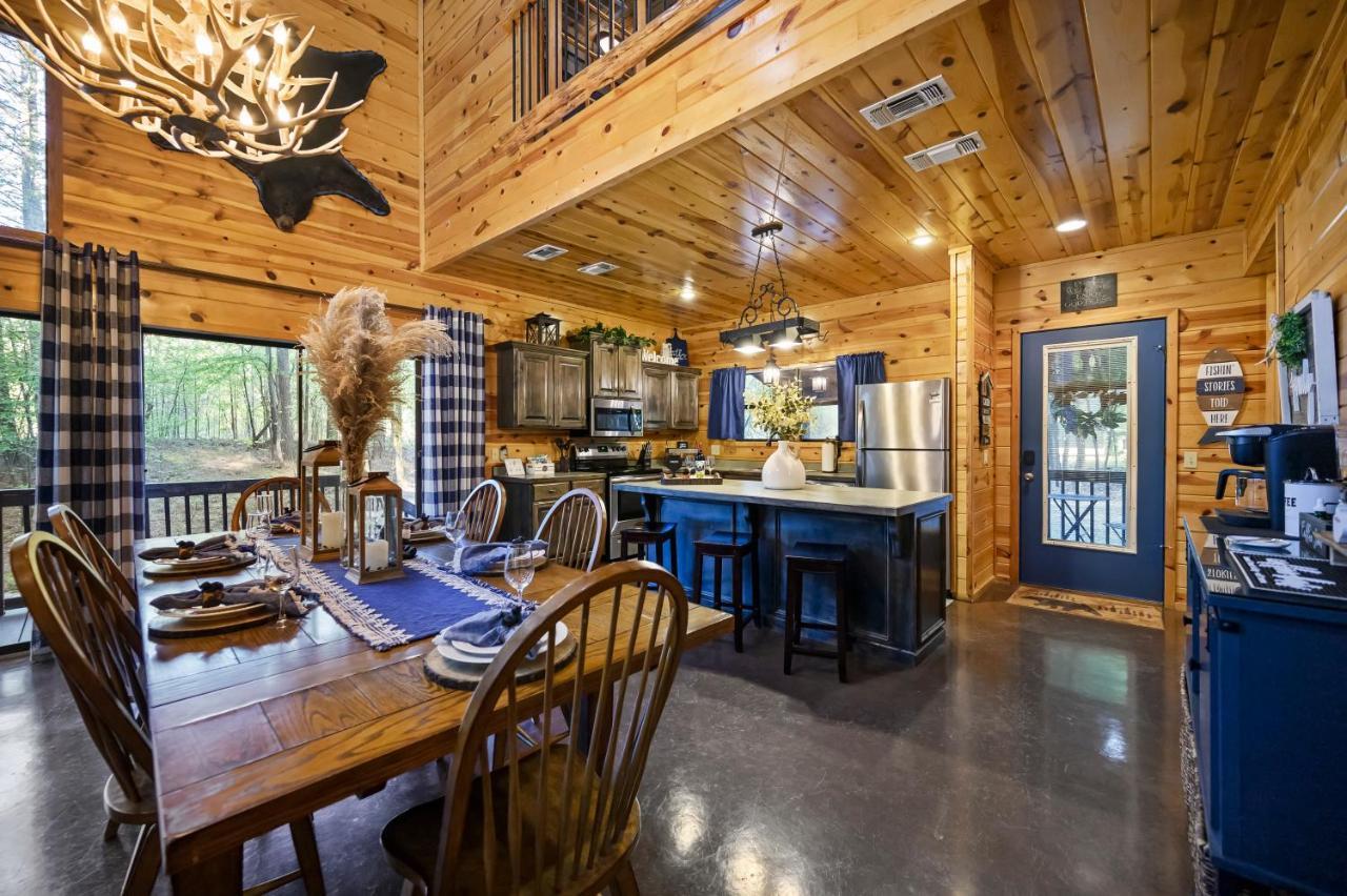Hickory Bear - Cabin Surrounded By Pines, Sleeps 10, Hot Tub, Fire Pit, Arcade, Foosball Table & Deck Slide Broken Bow Eksteriør billede