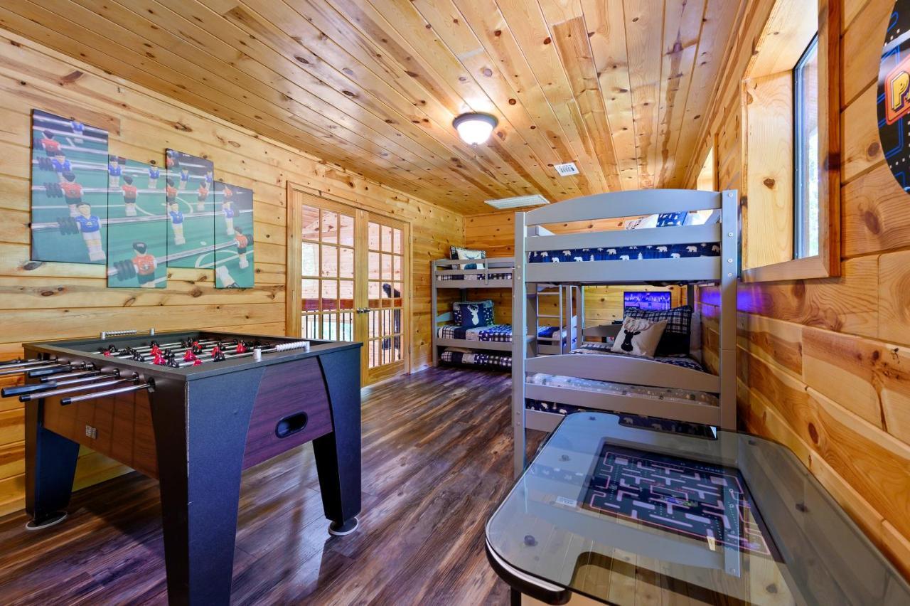Hickory Bear - Cabin Surrounded By Pines, Sleeps 10, Hot Tub, Fire Pit, Arcade, Foosball Table & Deck Slide Broken Bow Eksteriør billede