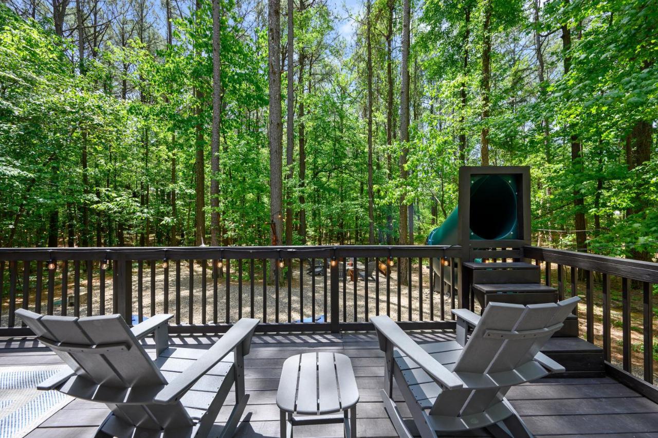 Hickory Bear - Cabin Surrounded By Pines, Sleeps 10, Hot Tub, Fire Pit, Arcade, Foosball Table & Deck Slide Broken Bow Eksteriør billede