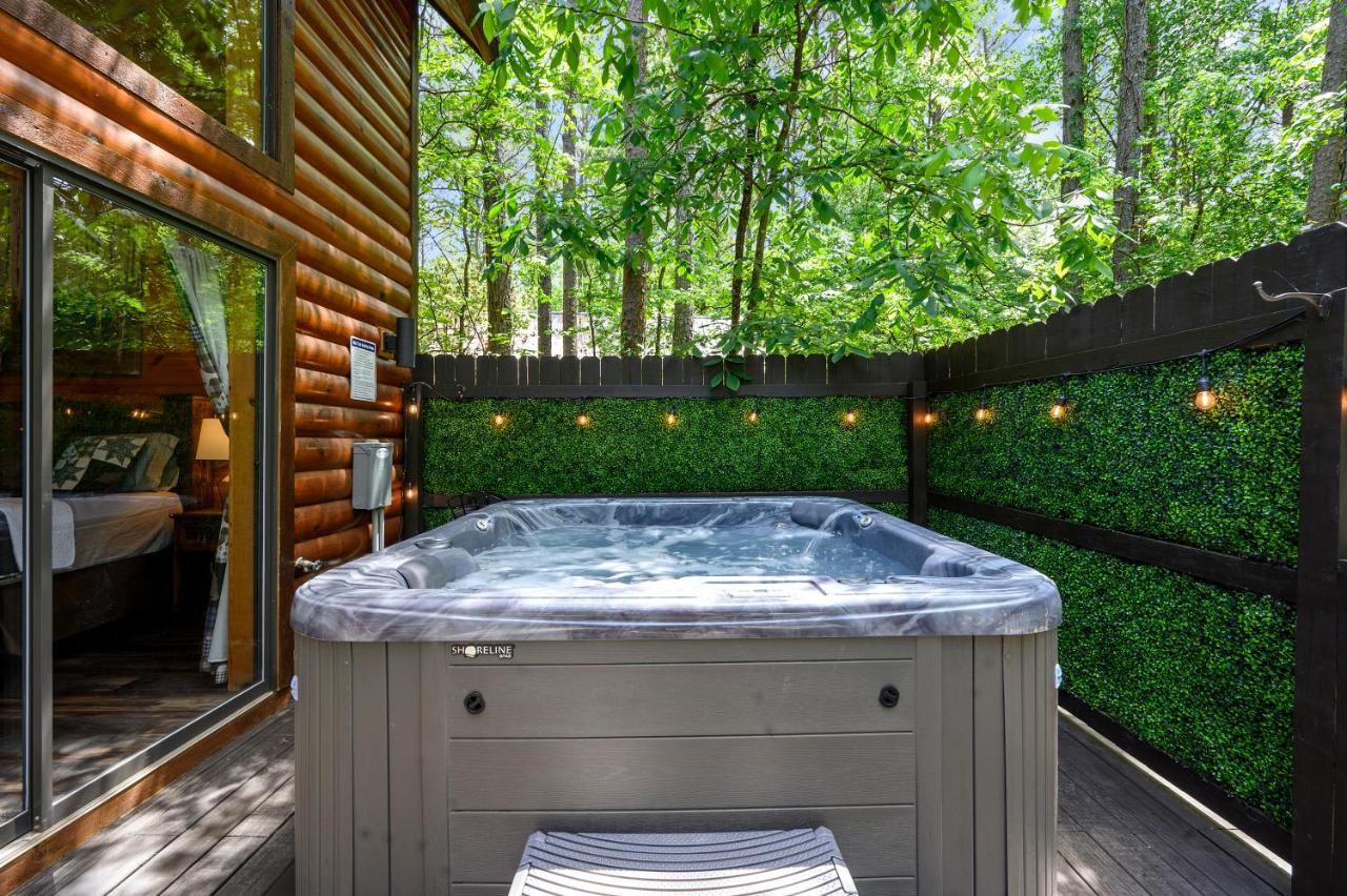 Hickory Bear - Cabin Surrounded By Pines, Sleeps 10, Hot Tub, Fire Pit, Arcade, Foosball Table & Deck Slide Broken Bow Eksteriør billede