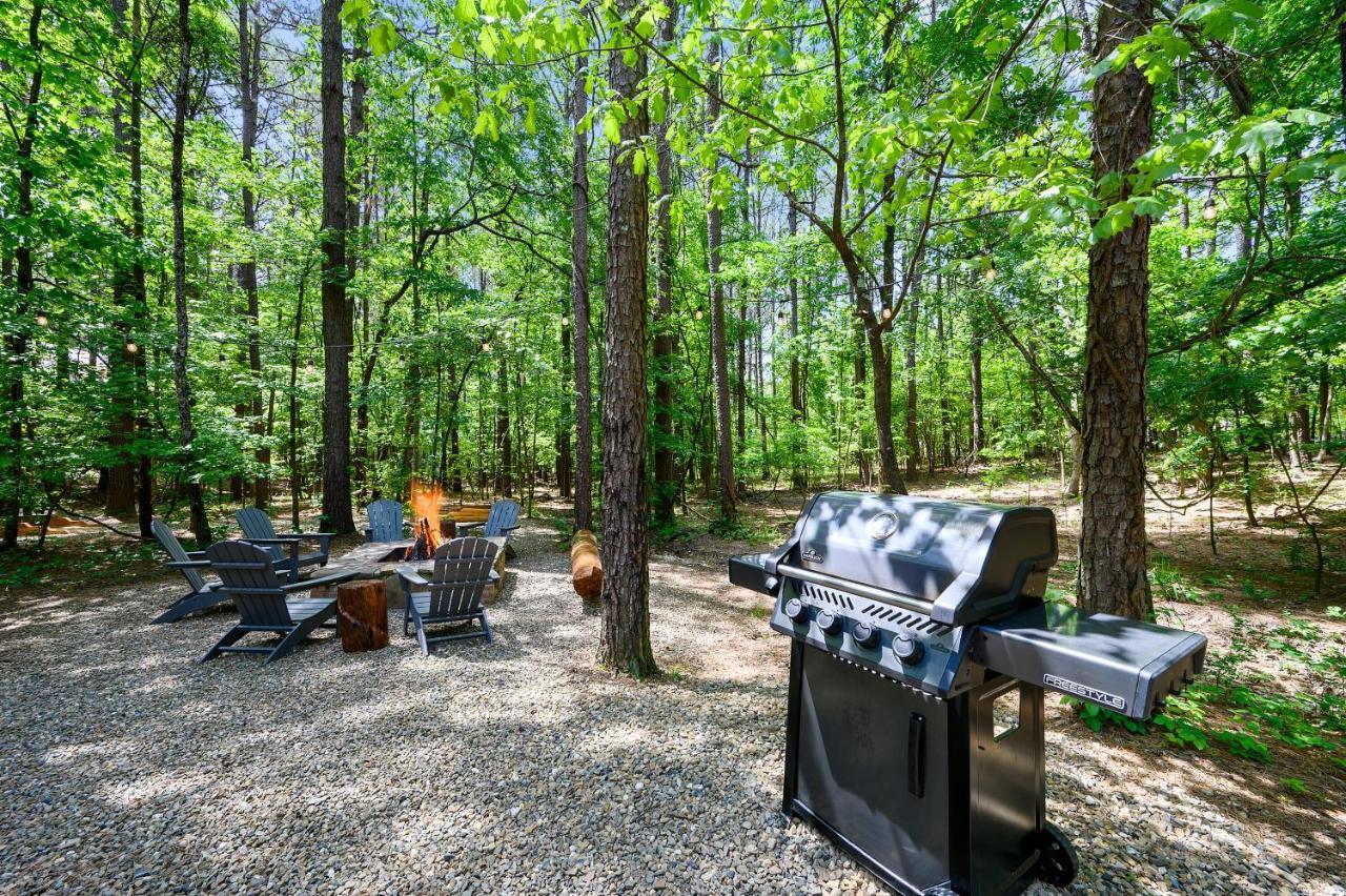 Hickory Bear - Cabin Surrounded By Pines, Sleeps 10, Hot Tub, Fire Pit, Arcade, Foosball Table & Deck Slide Broken Bow Eksteriør billede