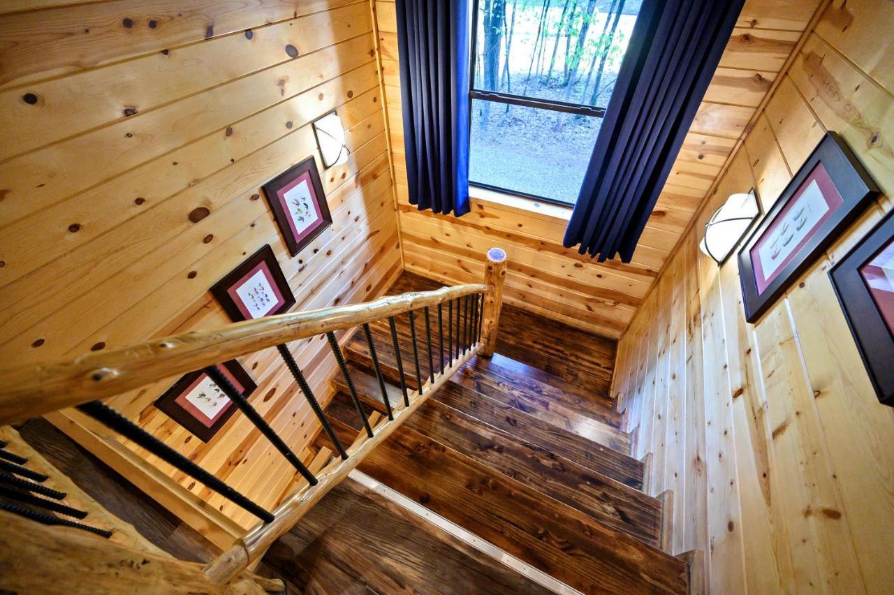 Hickory Bear - Cabin Surrounded By Pines, Sleeps 10, Hot Tub, Fire Pit, Arcade, Foosball Table & Deck Slide Broken Bow Eksteriør billede