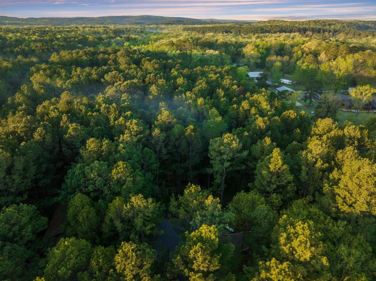 Hickory Bear - Cabin Surrounded By Pines, Sleeps 10, Hot Tub, Fire Pit, Arcade, Foosball Table & Deck Slide Broken Bow Eksteriør billede