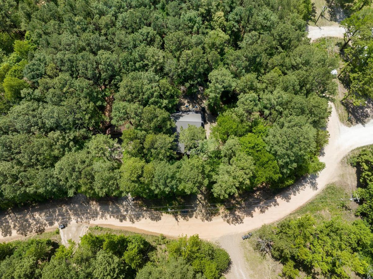 Hickory Bear - Cabin Surrounded By Pines, Sleeps 10, Hot Tub, Fire Pit, Arcade, Foosball Table & Deck Slide Broken Bow Eksteriør billede