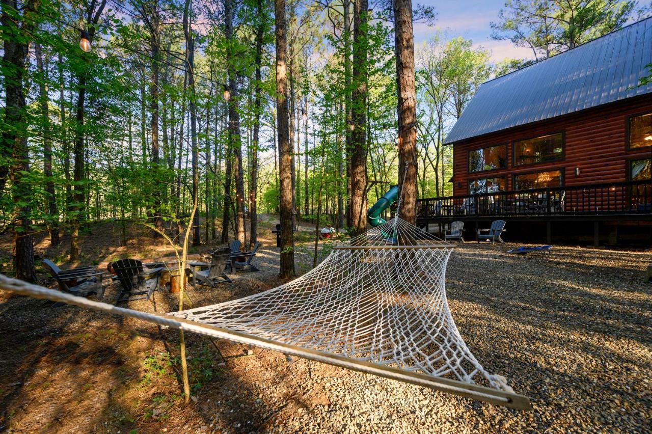 Hickory Bear - Cabin Surrounded By Pines, Sleeps 10, Hot Tub, Fire Pit, Arcade, Foosball Table & Deck Slide Broken Bow Eksteriør billede