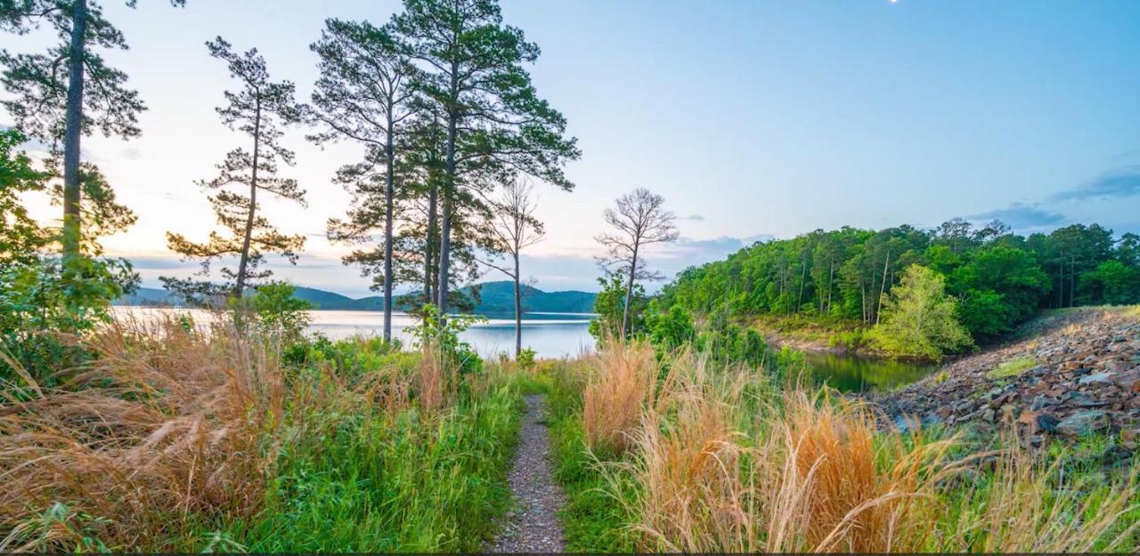 Hickory Bear - Cabin Surrounded By Pines, Sleeps 10, Hot Tub, Fire Pit, Arcade, Foosball Table & Deck Slide Broken Bow Eksteriør billede